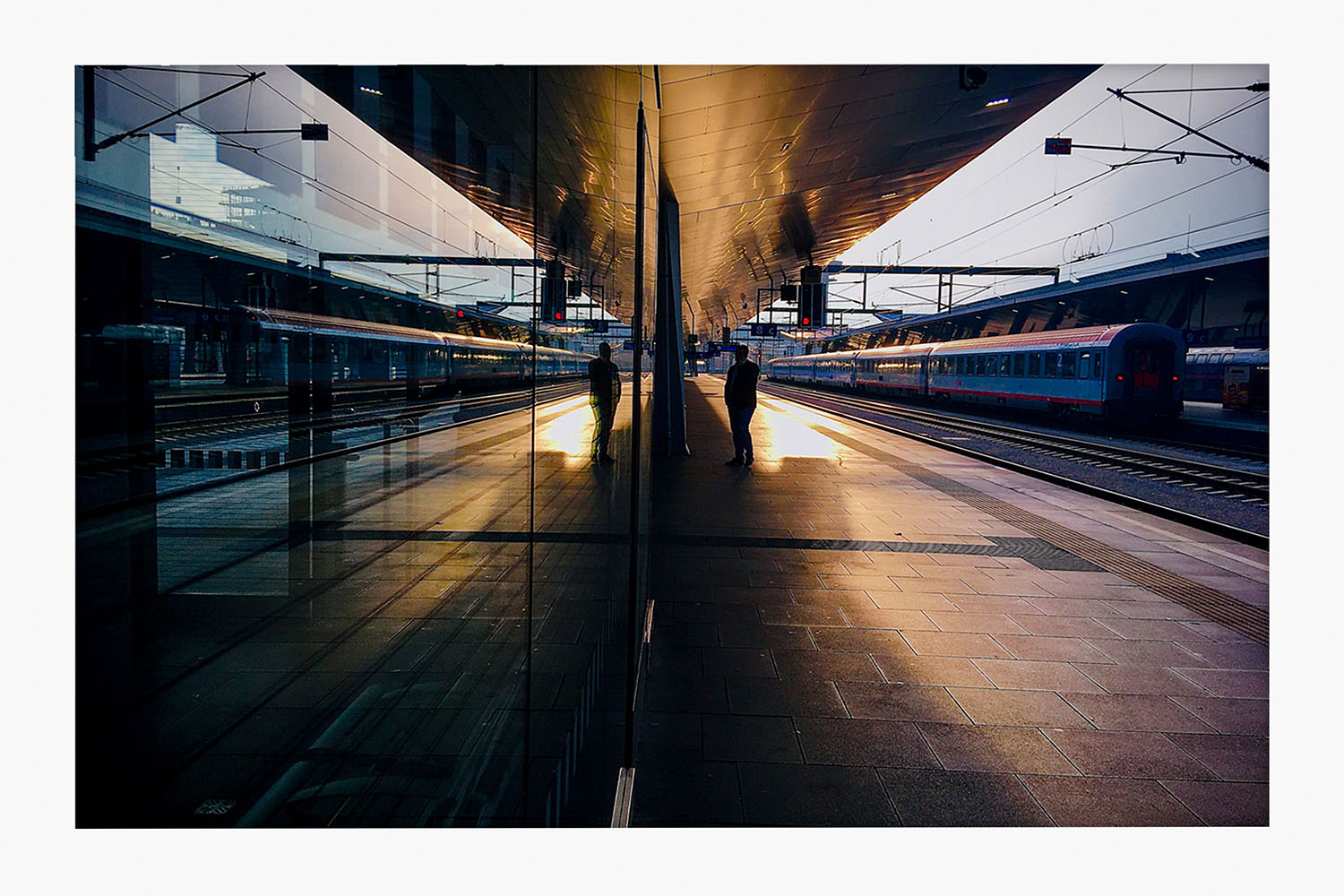 The Traveller / Wien Hauptbahnhof - Limited Edition Print